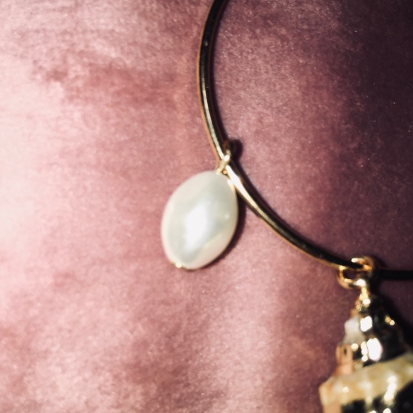 Custom Handmade Shell Necklace & Matching Earrings - Picture 5 of 16